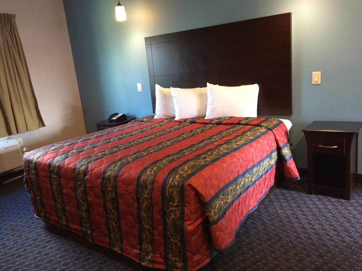 Classic Inn & Suites Humble Room photo